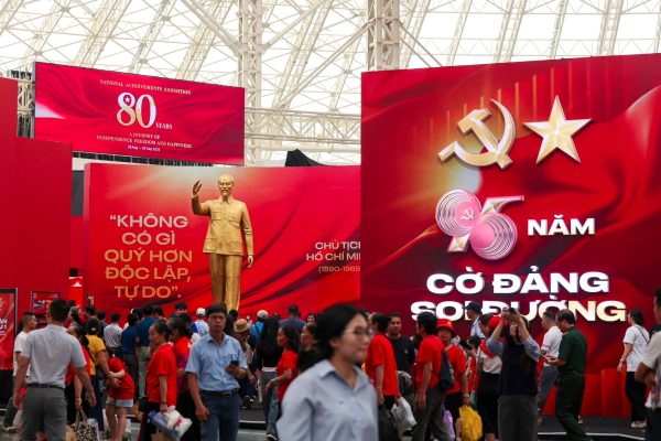 Khu triển lãm theo các chủ đề tại Sảnh 1 & 3.